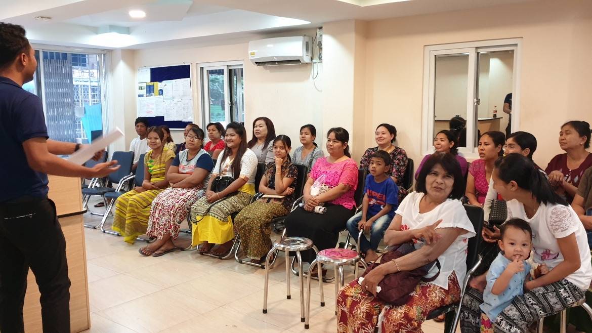 အီးဇီးငွေရေးကြေးရေးလုပ်ငန်းကနေ ဒေါပုံ နဲ့ စမ်းချောင်း ရုံးခွဲမှာ အသင်းသားများအတွက် ငွေကြေးစီမံခန့်ခွဲမှုဆိုင်ရာ သင်တန်းပေးမှုပြုလုပ်